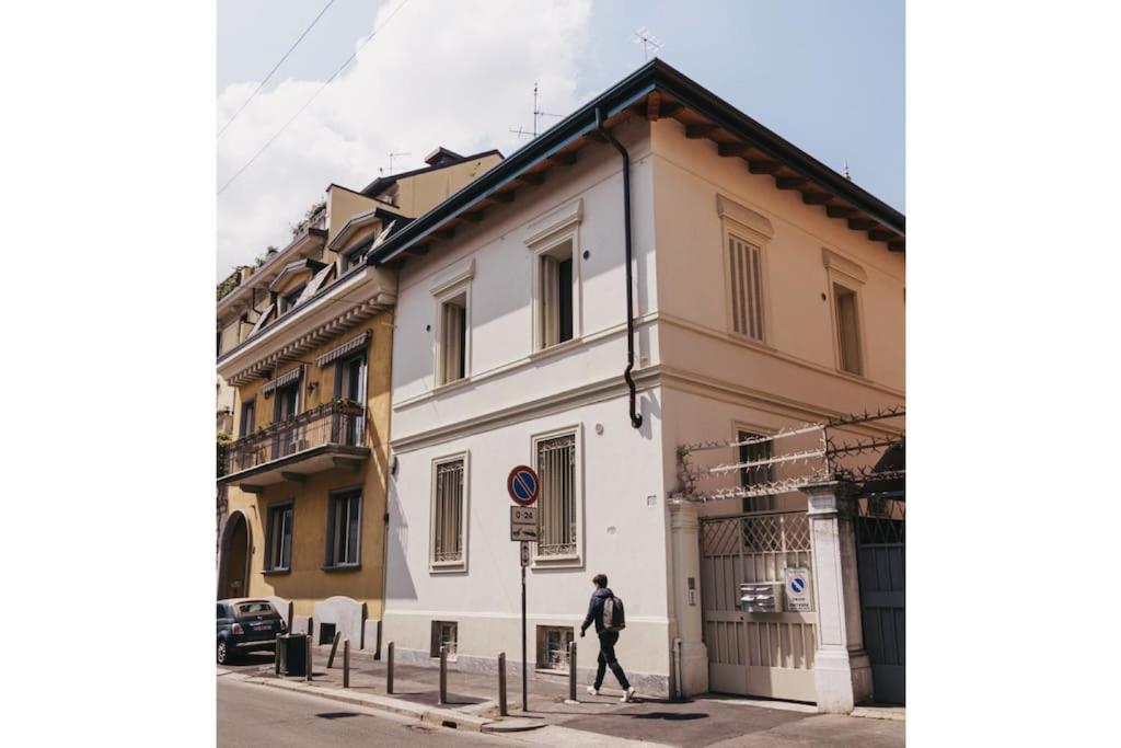 La Casa Bianca Lägenhet Milano Exteriör bild